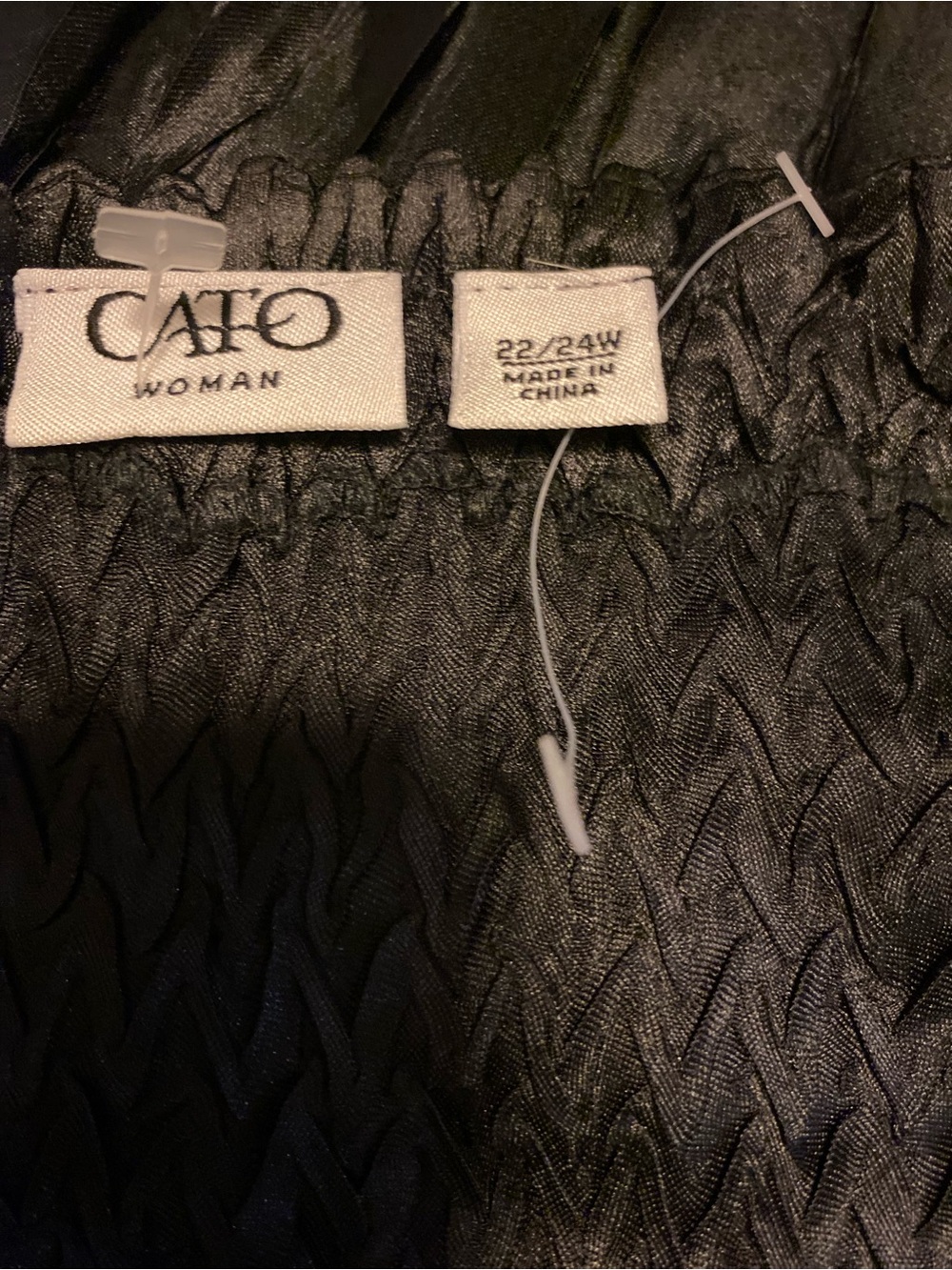 CATO WOMAN NWOT 22/24W TEXTURED TOP WITH FABRIC FLOWER DETAIL - Picture 6 of 6